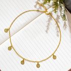 Goldkette mit goldenen Plättchen